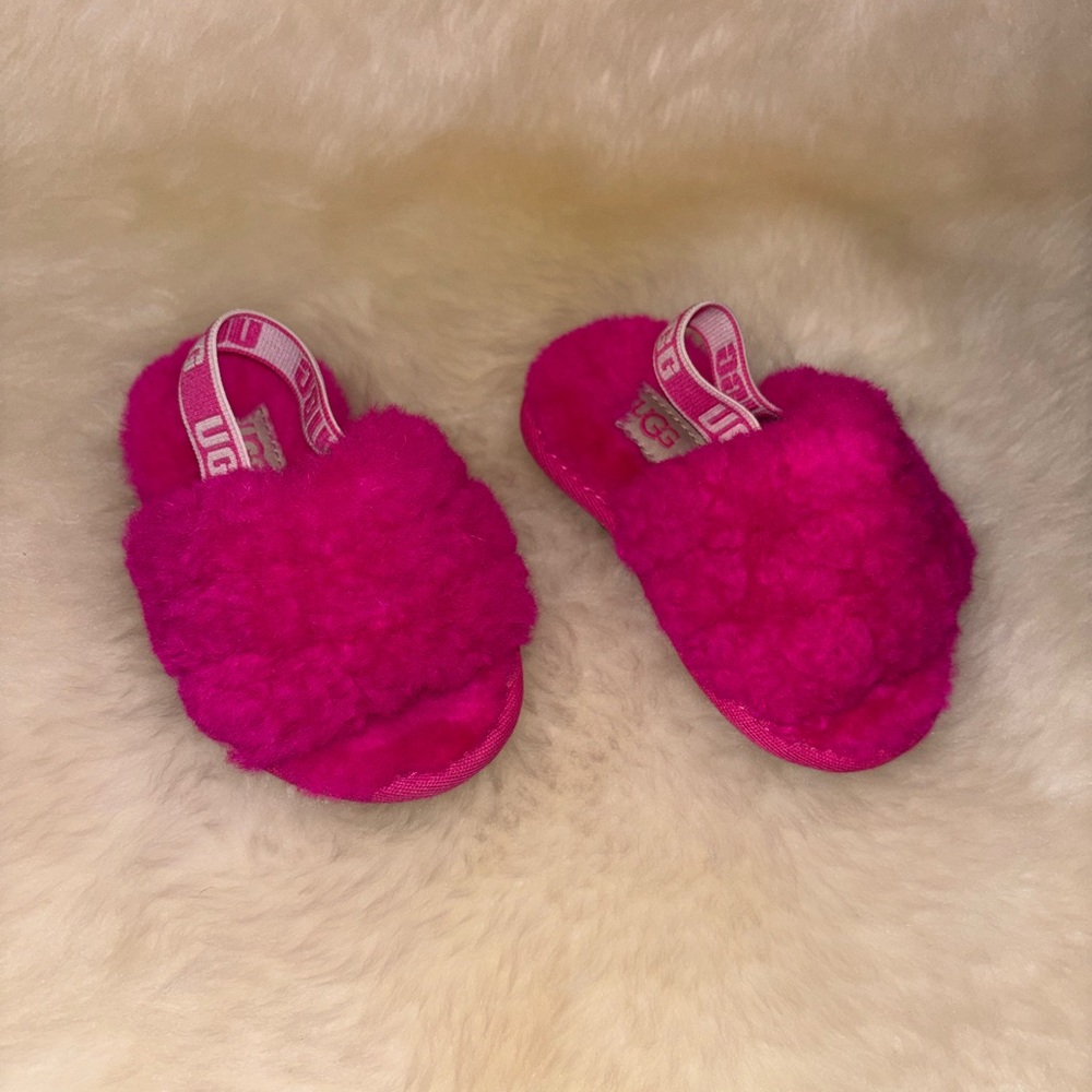 UGG Kids “Fluff Yeah” Fuzzy Magenta Slippers